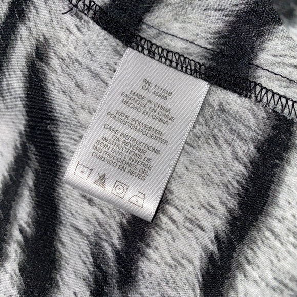 Michael Kors XL zebra print button up blouse - Picture 8 of 8